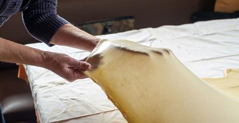 02-stretching-dough-with-deactivated-yeast-RS-190