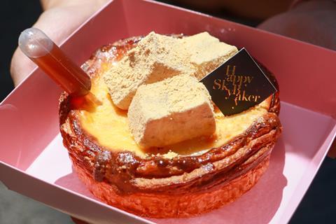 Happy Sky Bakery - Warabi Mochi Matcha Cheesecake Croissant - 2100x1400
