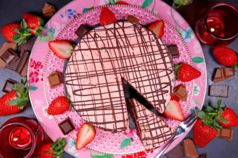 Sponge chocolate and strawberry cake