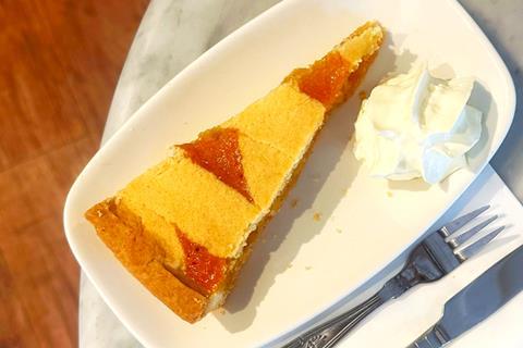 Huffkins - Warm Treacle Tart - 2100x1400