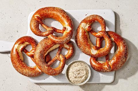 Tiger Granulat on top of baked pretzels