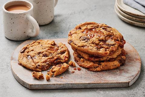 Tesco - Finest Belgian Chocolate, Hazelnut & Caramel Cookies - 2100x1400