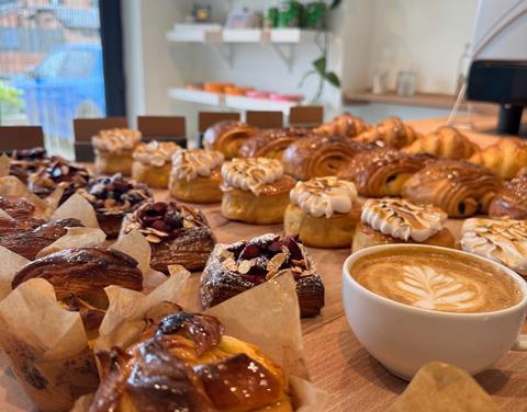 Outpost Bakery - Bakes and coffee