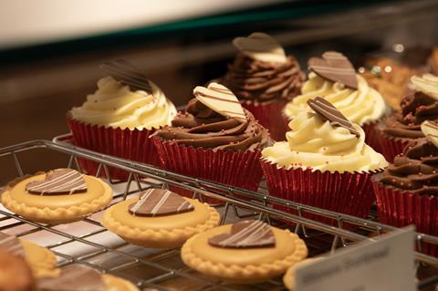 Birds Bakery - Billionaire Shortbread and Heart Cupcake