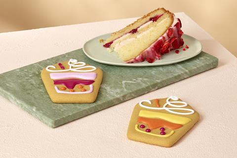 Costa Coffee - New Iced Gingerbread Biscuits with the Strawberry & Vanilla Cake  2100x1400