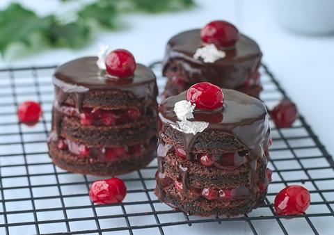 Dawn Foods  - Vegan chocolate and cranberry mini cakes - 2100x1481
